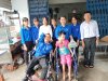Thầy Thanh Dũng thăm và tặng quà cho các em khuyết tật ở  xã Long Phụng.jpg